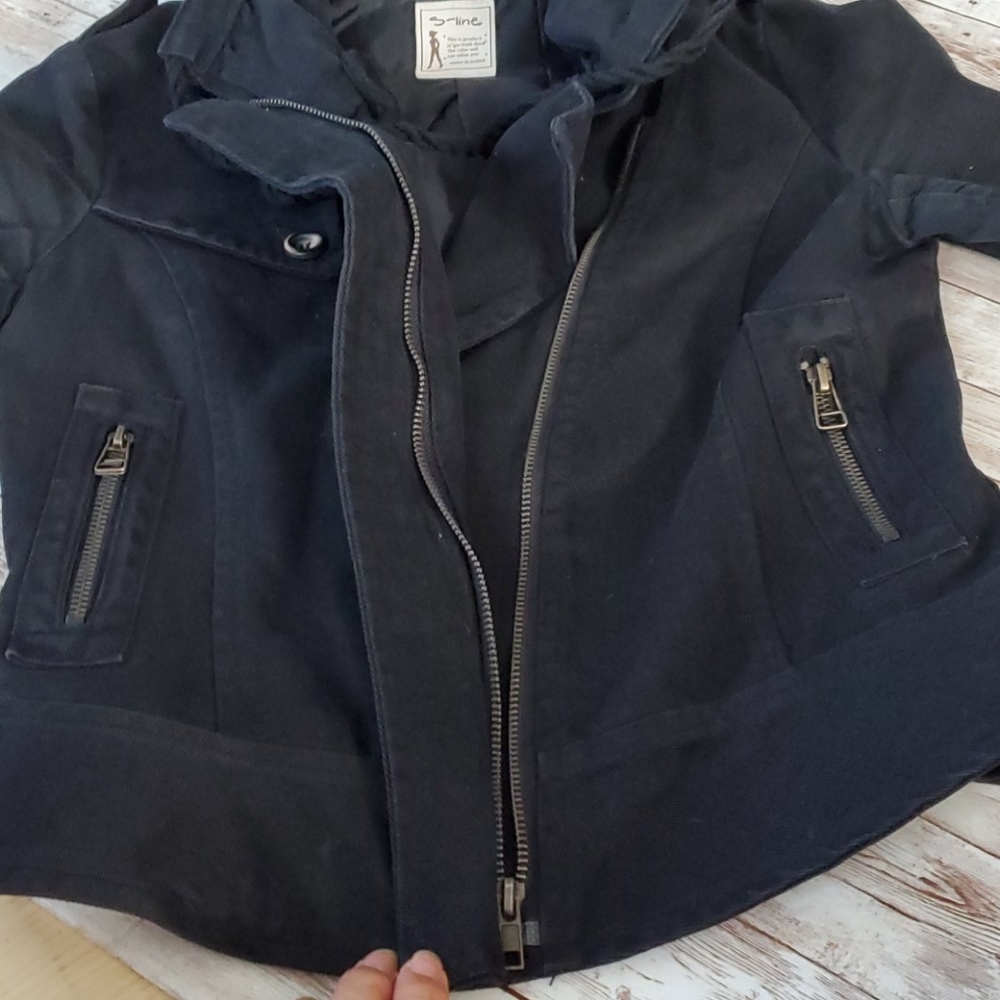 Stylish Black Jacket - image 5